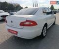 Белый Шкода Суперб, объемом двигателя 1.8 л и пробегом 350 тыс. км за 8300 $, фото 6 на Automoto.ua