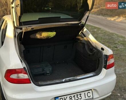 Белый Шкода Суперб, объемом двигателя 1.8 л и пробегом 307 тыс. км за 8200 $, фото 9 на Automoto.ua