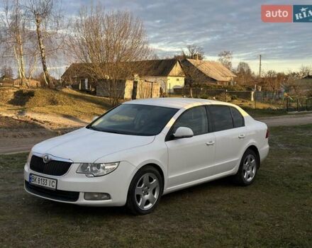 Белый Шкода Суперб, объемом двигателя 1.8 л и пробегом 307 тыс. км за 8200 $, фото 6 на Automoto.ua