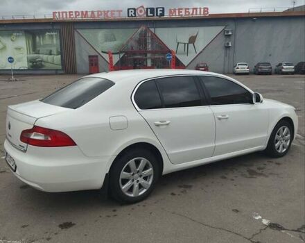 Белый Шкода Суперб, объемом двигателя 1.6 л и пробегом 293 тыс. км за 9300 $, фото 5 на Automoto.ua