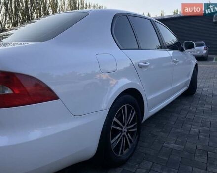 Белый Шкода Суперб, объемом двигателя 1.8 л и пробегом 162 тыс. км за 10200 $, фото 1 на Automoto.ua