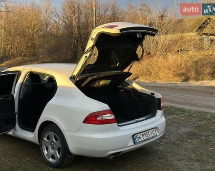 Белый Шкода Суперб, объемом двигателя 1.8 л и пробегом 307 тыс. км за 8200 $, фото 8 на Automoto.ua