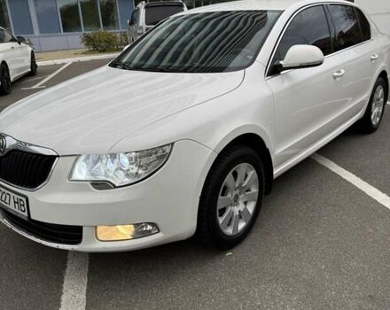 Белый Шкода Суперб, объемом двигателя 1.8 л и пробегом 109 тыс. км за 10500 $, фото 1 на Automoto.ua