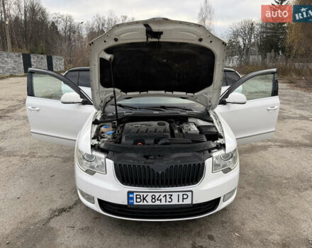 Білий Шкода Суперб, об'ємом двигуна 1.97 л та пробігом 280 тис. км за 12000 $, фото 40 на Automoto.ua