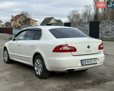 Білий Шкода Суперб, об'ємом двигуна 1.97 л та пробігом 280 тис. км за 12000 $, фото 32 на Automoto.ua
