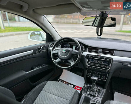 Білий Шкода Суперб, об'ємом двигуна 1.8 л та пробігом 230 тис. км за 8190 $, фото 26 на Automoto.ua