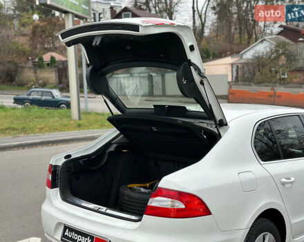 Білий Шкода Суперб, об'ємом двигуна 1.8 л та пробігом 230 тис. км за 8190 $, фото 15 на Automoto.ua