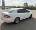 Белый Шкода Суперб, объемом двигателя 1.8 л и пробегом 209 тыс. км за 9500 $, фото 2 на Automoto.ua