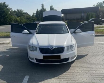 Белый Шкода Суперб, объемом двигателя 1.6 л и пробегом 300 тыс. км за 7500 $, фото 4 на Automoto.ua