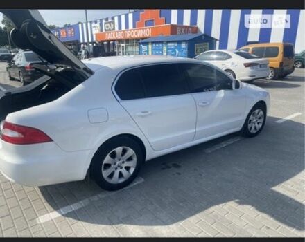 Белый Шкода Суперб, объемом двигателя 1.6 л и пробегом 300 тыс. км за 7500 $, фото 5 на Automoto.ua