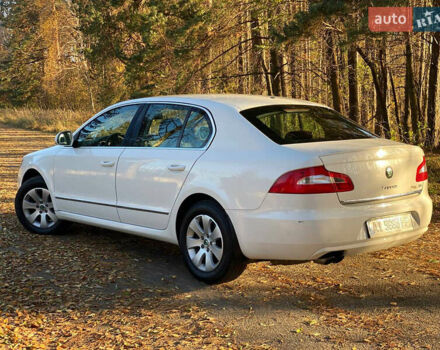 Белый Шкода Суперб, объемом двигателя 1.8 л и пробегом 238 тыс. км за 8999 $, фото 2 на Automoto.ua