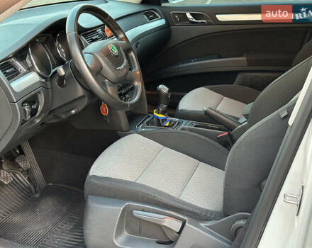 Білий Шкода Суперб, об'ємом двигуна 1.8 л та пробігом 109 тис. км за 10990 $, фото 6 на Automoto.ua