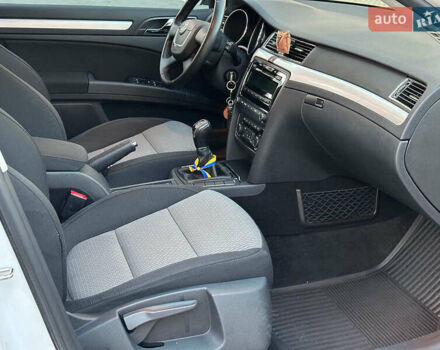 Білий Шкода Суперб, об'ємом двигуна 1.8 л та пробігом 109 тис. км за 10990 $, фото 18 на Automoto.ua