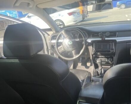 Белый Шкода Суперб, объемом двигателя 1.6 л и пробегом 300 тыс. км за 7500 $, фото 7 на Automoto.ua