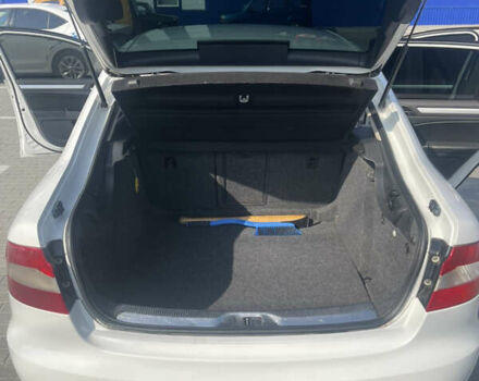 Білий Шкода Суперб, об'ємом двигуна 1.6 л та пробігом 300 тис. км за 7500 $, фото 13 на Automoto.ua