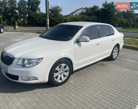 Білий Шкода Суперб, об'ємом двигуна 1.6 л та пробігом 300 тис. км за 7500 $, фото 1 на Automoto.ua