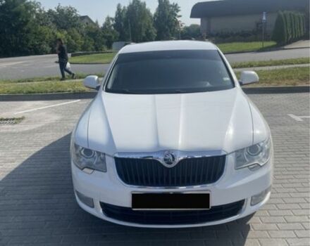 Белый Шкода Суперб, объемом двигателя 1.6 л и пробегом 300 тыс. км за 7500 $, фото 1 на Automoto.ua