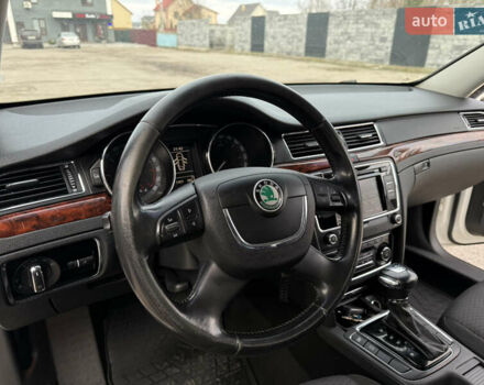 Білий Шкода Суперб, об'ємом двигуна 1.97 л та пробігом 280 тис. км за 12000 $, фото 18 на Automoto.ua