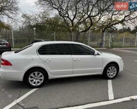 Белый Шкода Суперб, объемом двигателя 1.8 л и пробегом 109 тыс. км за 10500 $, фото 2 на Automoto.ua