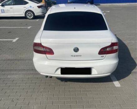 Белый Шкода Суперб, объемом двигателя 1.6 л и пробегом 300 тыс. км за 7500 $, фото 2 на Automoto.ua