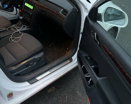 Білий Шкода Суперб, об'ємом двигуна 1.8 л та пробігом 156 тис. км за 8000 $, фото 2 на Automoto.ua