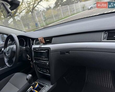 Белый Шкода Суперб, объемом двигателя 1.8 л и пробегом 109 тыс. км за 10500 $, фото 14 на Automoto.ua