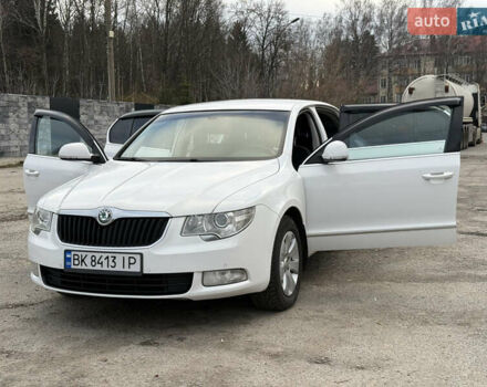 Білий Шкода Суперб, об'ємом двигуна 1.97 л та пробігом 280 тис. км за 12000 $, фото 7 на Automoto.ua