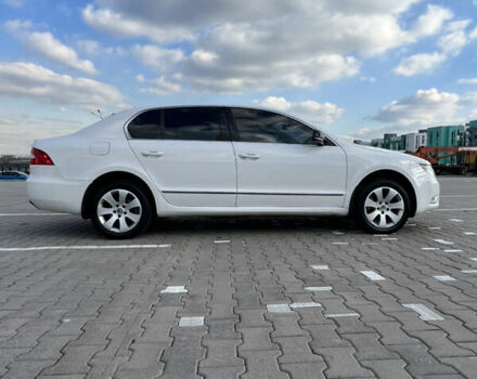 Белый Шкода Суперб, объемом двигателя 1.8 л и пробегом 250 тыс. км за 9700 $, фото 11 на Automoto.ua
