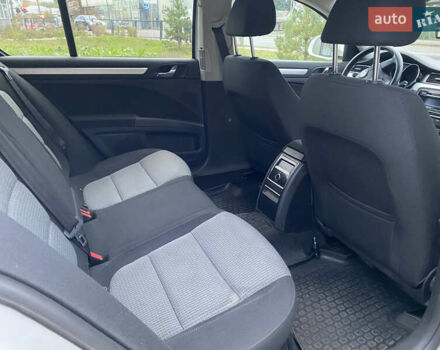 Белый Шкода Суперб, объемом двигателя 1.8 л и пробегом 230 тыс. км за 8300 $, фото 2 на Automoto.ua