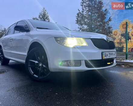 Белый Шкода Суперб, объемом двигателя 1.8 л и пробегом 250 тыс. км за 9700 $, фото 1 на Automoto.ua