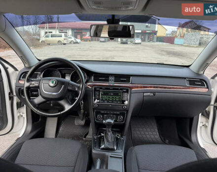 Білий Шкода Суперб, об'ємом двигуна 1.97 л та пробігом 280 тис. км за 12000 $, фото 30 на Automoto.ua