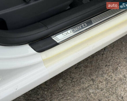 Білий Шкода Суперб, об'ємом двигуна 1.97 л та пробігом 280 тис. км за 12000 $, фото 27 на Automoto.ua