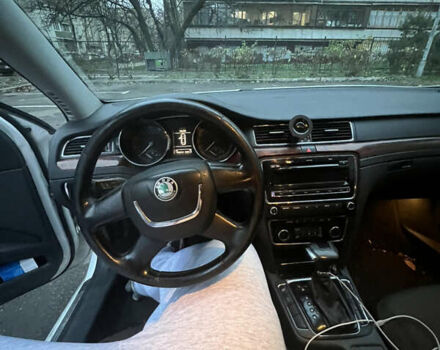 Білий Шкода Суперб, об'ємом двигуна 1.8 л та пробігом 156 тис. км за 8000 $, фото 16 на Automoto.ua