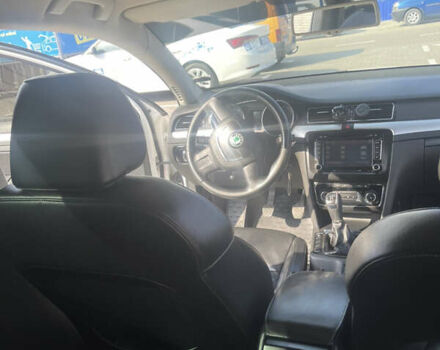 Білий Шкода Суперб, об'ємом двигуна 1.6 л та пробігом 300 тис. км за 7500 $, фото 15 на Automoto.ua