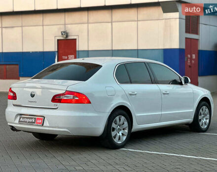 Білий Шкода Суперб, об'ємом двигуна 1.8 л та пробігом 109 тис. км за 10990 $, фото 3 на Automoto.ua