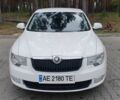 Белый Шкода Суперб, объемом двигателя 1.8 л и пробегом 287 тыс. км за 8500 $, фото 1 на Automoto.ua