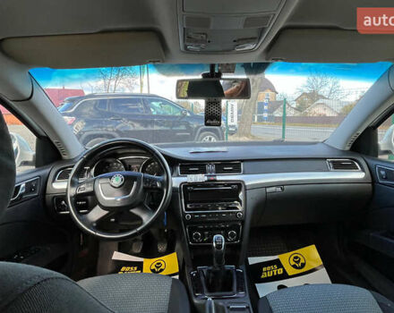 Шкода Суперб 2012 у Коломые на Automoto.ua Білий Шкода Суперб, об'ємом двигуна 1.97 л та пробігом 254 тис. км за 9200 $, фото 7 на Automoto.ua
