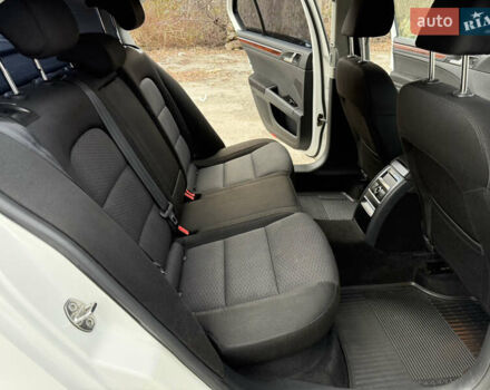 Білий Шкода Суперб, об'ємом двигуна 1.97 л та пробігом 280 тис. км за 12000 $, фото 10 на Automoto.ua