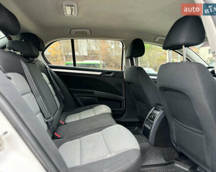 Білий Шкода Суперб, об'ємом двигуна 1.8 л та пробігом 230 тис. км за 8190 $, фото 21 на Automoto.ua