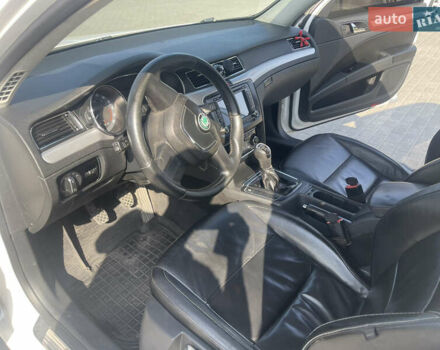 Білий Шкода Суперб, об'ємом двигуна 1.6 л та пробігом 300 тис. км за 7500 $, фото 8 на Automoto.ua