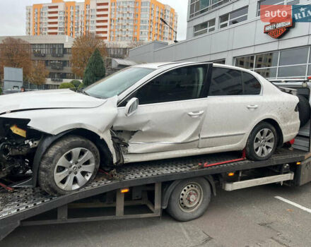 Шкода Суперб 2013 в Киеве на Automoto.ua Белый Шкода Суперб, объемом двигателя 1.97 л и пробегом 150 тыс. км за 3500 $, фото 1 на Automoto.ua