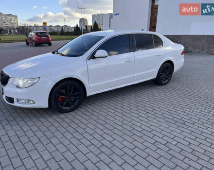 Белый Шкода Суперб, объемом двигателя 1.97 л и пробегом 298 тыс. км за 10200 $, фото 2 на Automoto.ua