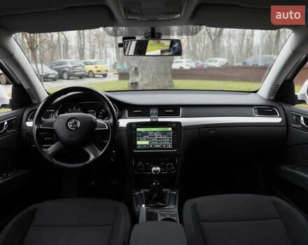 Белый Шкода Суперб, объемом двигателя 1.8 л и пробегом 162 тыс. км за 11500 $, фото 11 на Automoto.ua