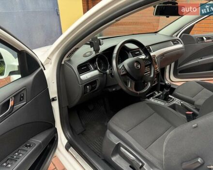Белый Шкода Суперб, объемом двигателя 1.8 л и пробегом 102 тыс. км за 12200 $, фото 13 на Automoto.ua