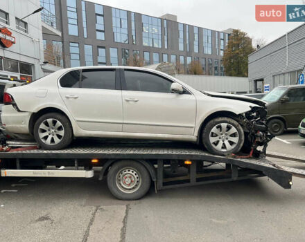 Шкода Суперб 2013 в Киеве на Automoto.ua Белый Шкода Суперб, объемом двигателя 1.97 л и пробегом 150 тыс. км за 3500 $, фото 2 на Automoto.ua