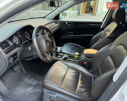 Белый Шкода Суперб, объемом двигателя 1.8 л и пробегом 253 тыс. км за 11500 $, фото 39 на Automoto.ua