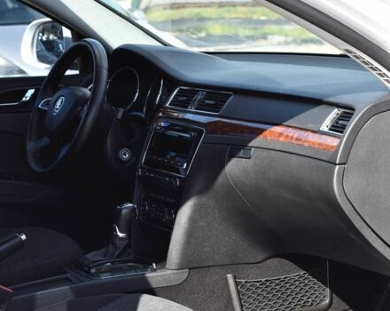 Білий Шкода Суперб, об'ємом двигуна 1.8 л та пробігом 255 тис. км за 10150 $, фото 13 на Automoto.ua