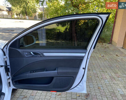 Белый Шкода Суперб, объемом двигателя 1.8 л и пробегом 250 тыс. км за 10800 $, фото 16 на Automoto.ua