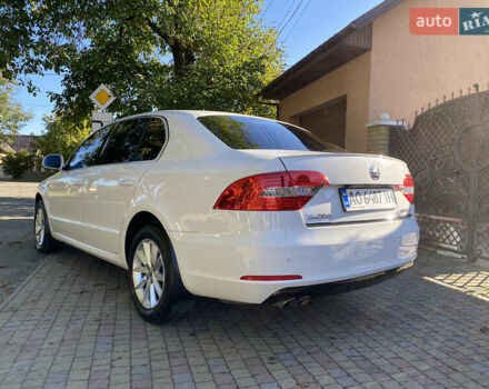 Белый Шкода Суперб, объемом двигателя 1.8 л и пробегом 259 тыс. км за 10700 $, фото 1 на Automoto.ua