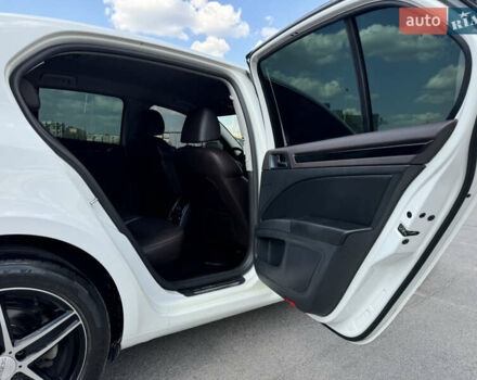 Белый Шкода Суперб, объемом двигателя 1.8 л и пробегом 253 тыс. км за 11500 $, фото 15 на Automoto.ua